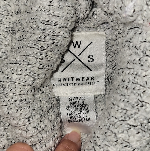 EUC cozy sweater - Picture 2 of 6